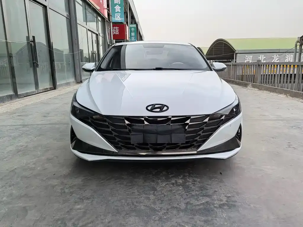 Hyundai Elantra — фото 3