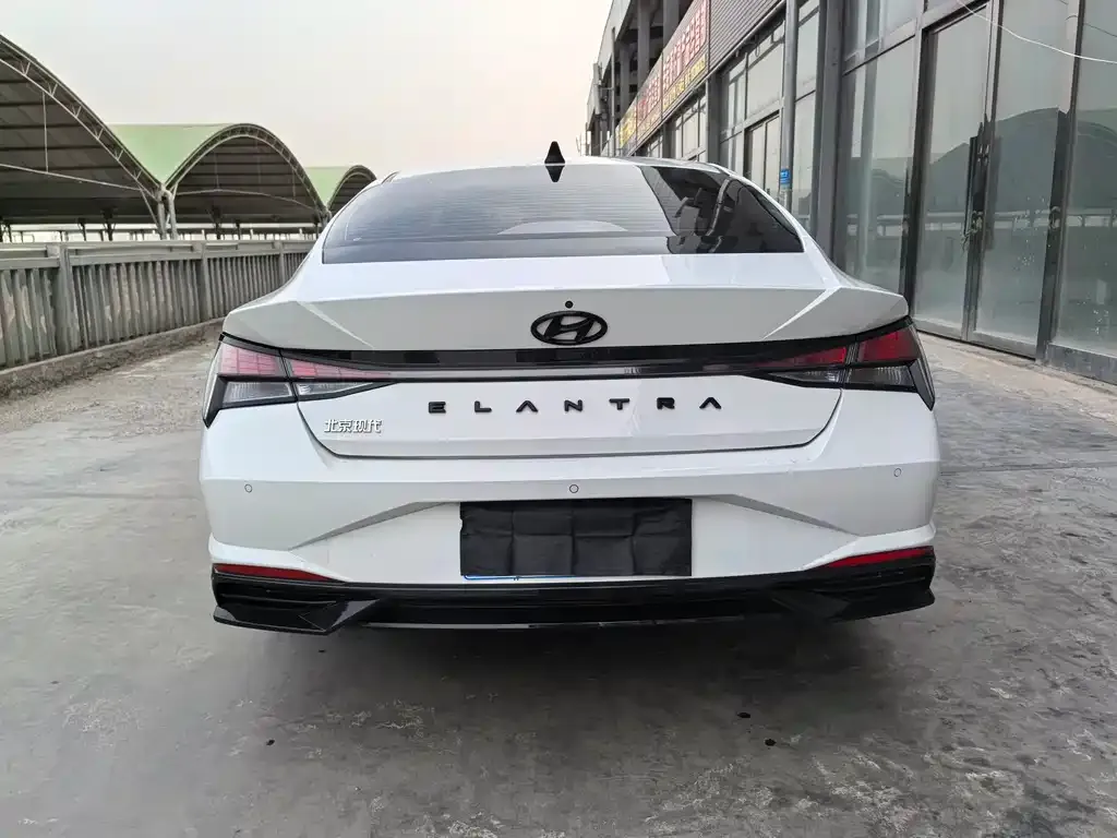 Hyundai Elantra — фото 2