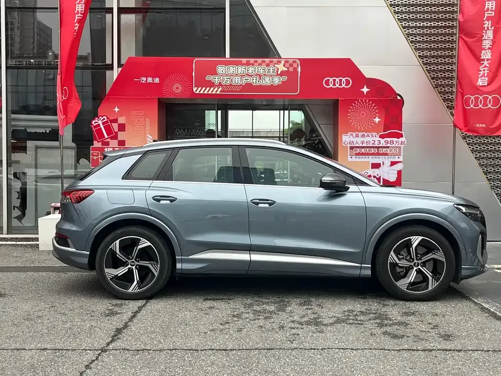Audi Q4 e-tron — фото 2