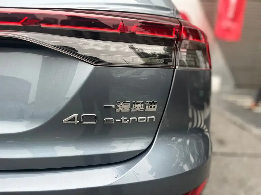 Audi Q4 e-tron — фото 3