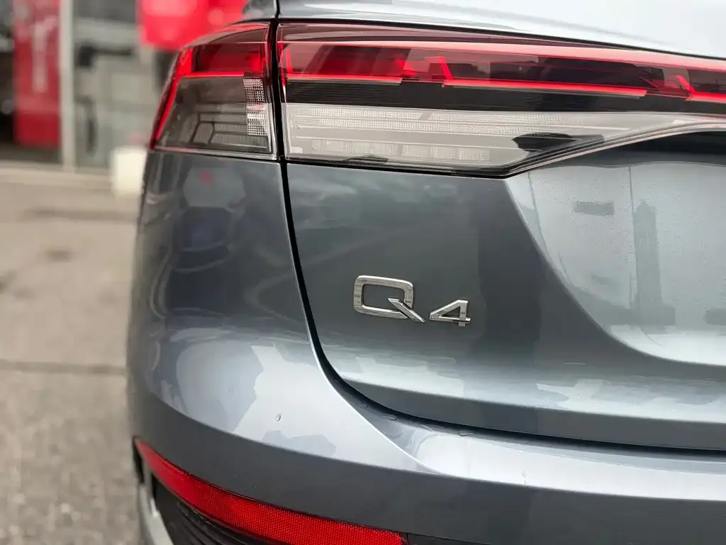 Audi Q4 e-tron — фото 6