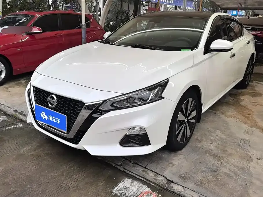 Nissan Teana — фото 1