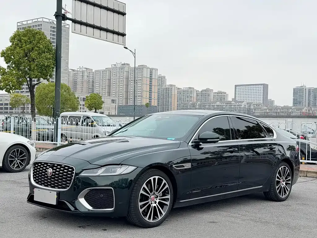 Jaguar XFL — фото 1