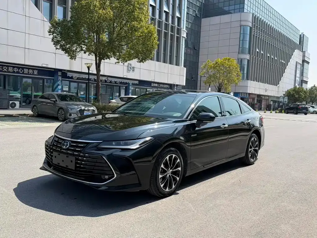 Toyota Avalon — фото 1