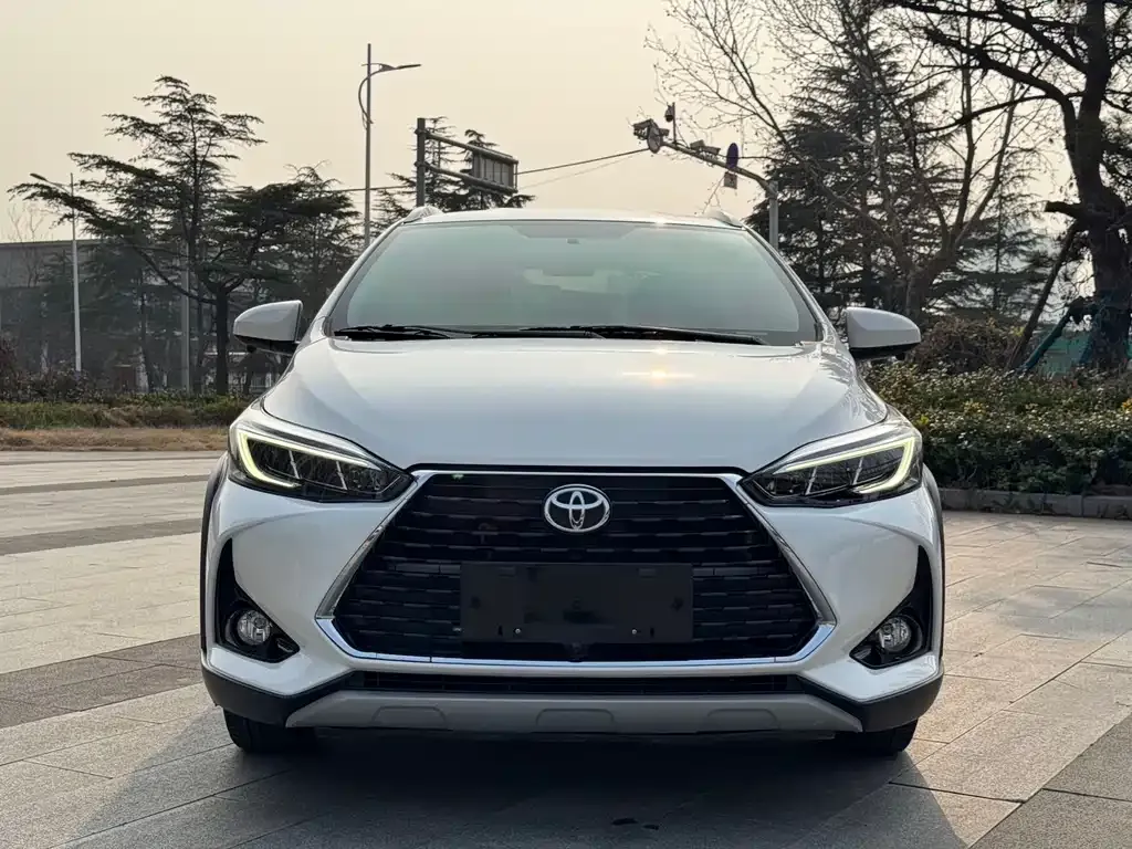 Toyota Yaris L — фото 8