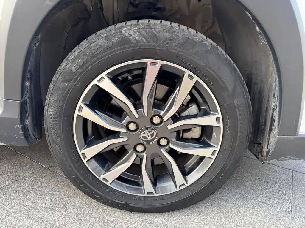 Toyota Yaris L — фото 7