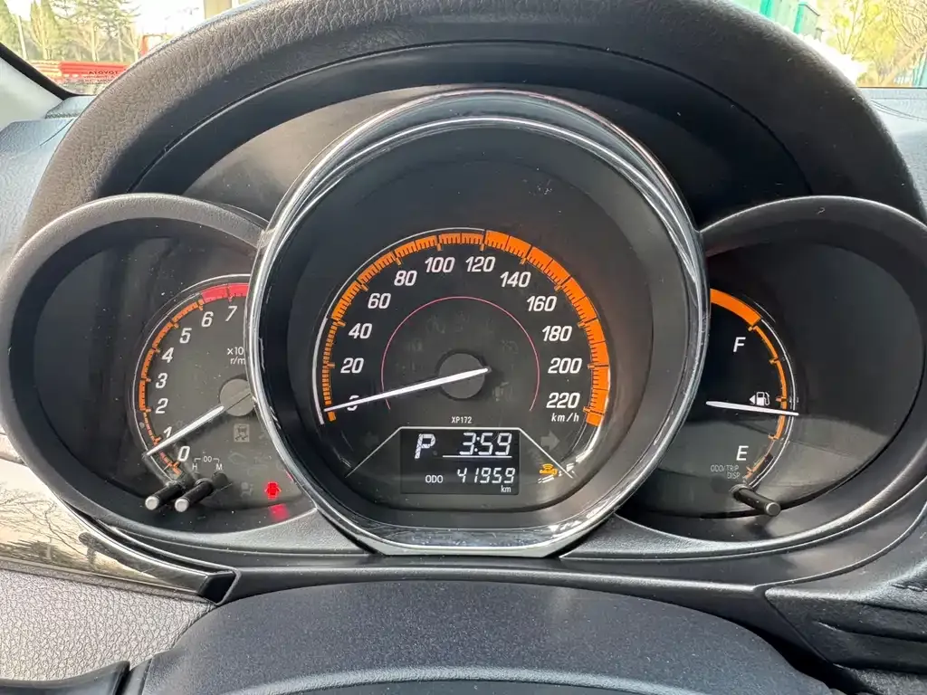 Toyota Yaris L — фото 6