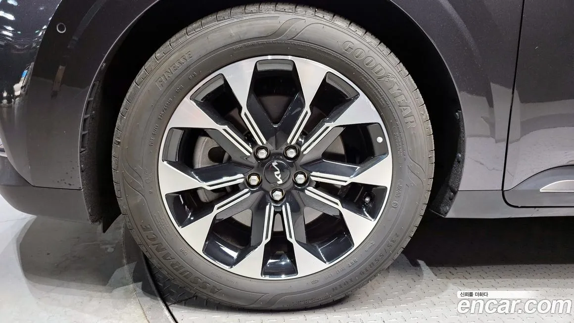 Kia Carnival — фото 10