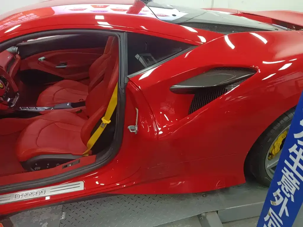 Ferrari F8 — фото 10
