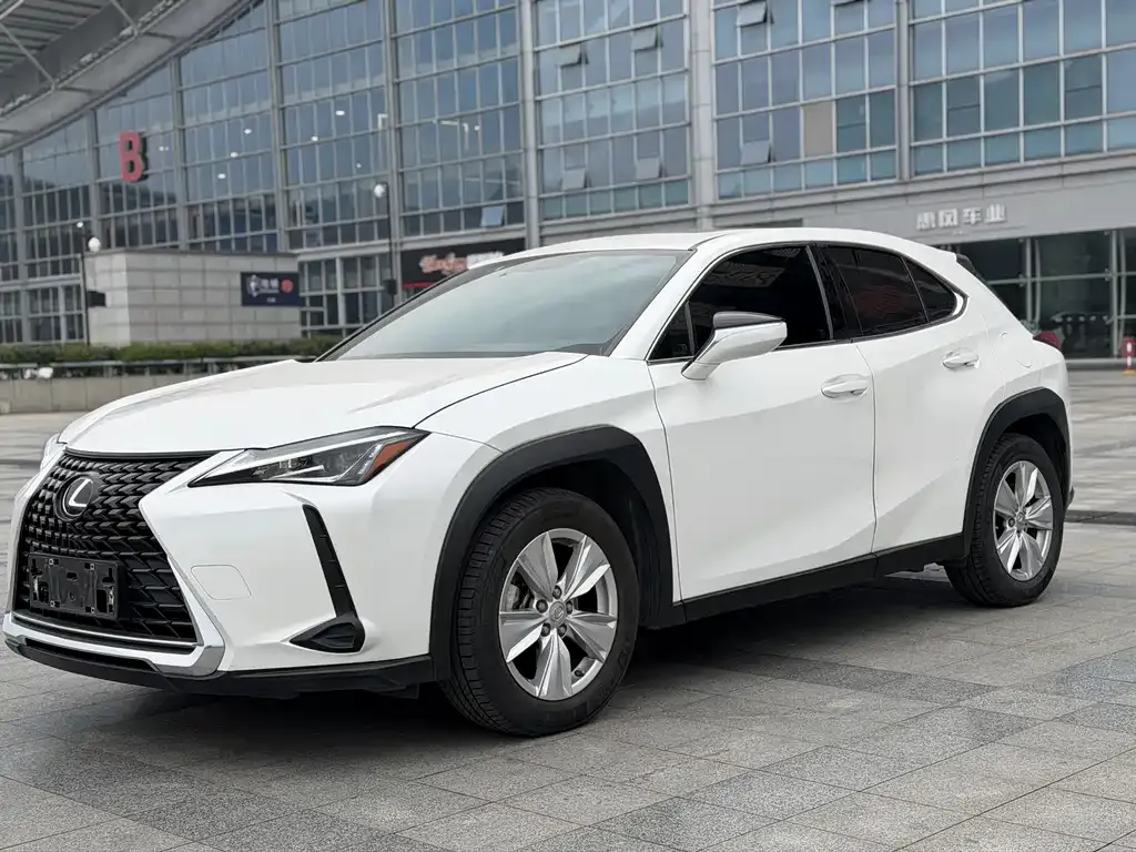 Lexus UX — фото 1
