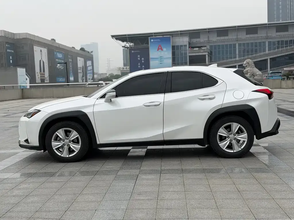 Lexus UX — фото 6
