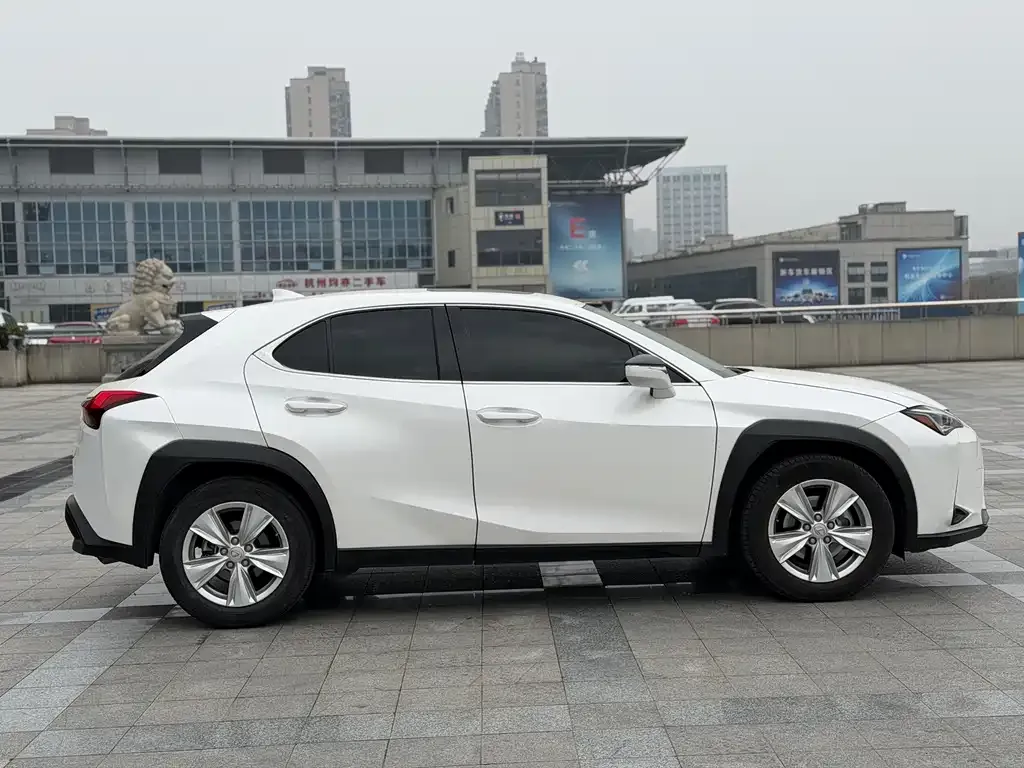 Lexus UX — фото 7