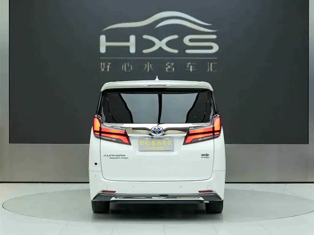Toyota Alphard — фото 4