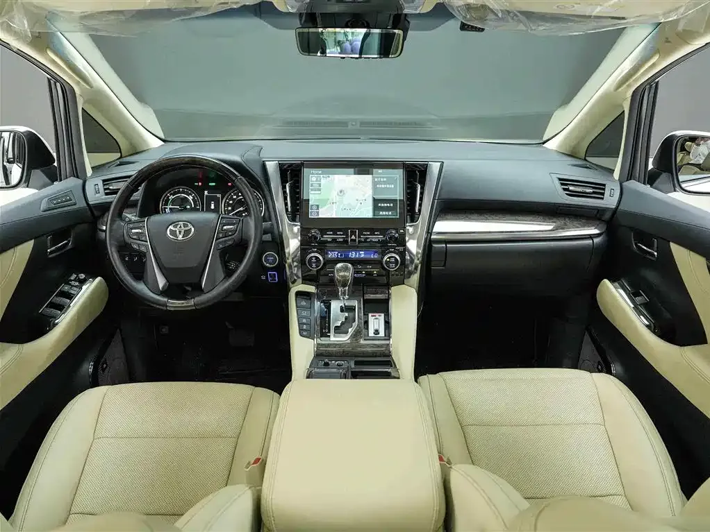 Toyota Alphard — фото 10