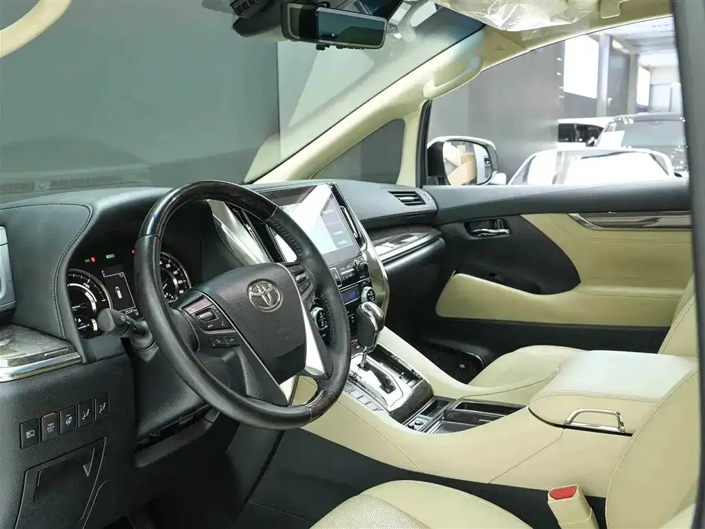 Toyota Alphard — фото 6