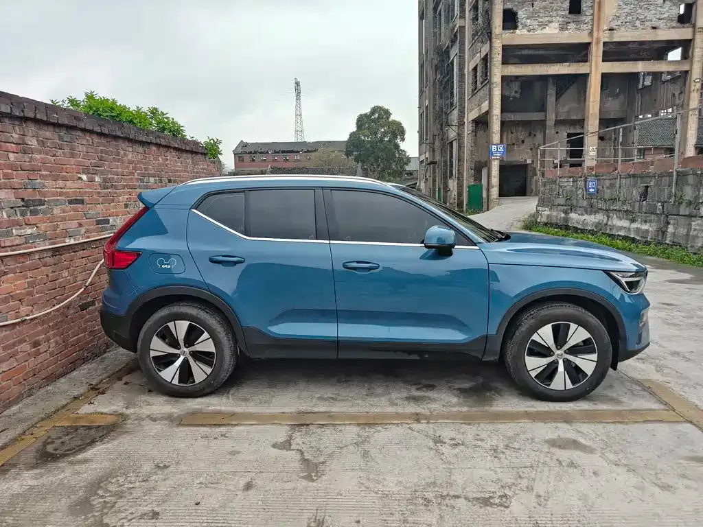 Volvo XC40 — фото 7