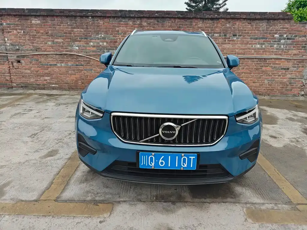 Volvo XC40 — фото 9