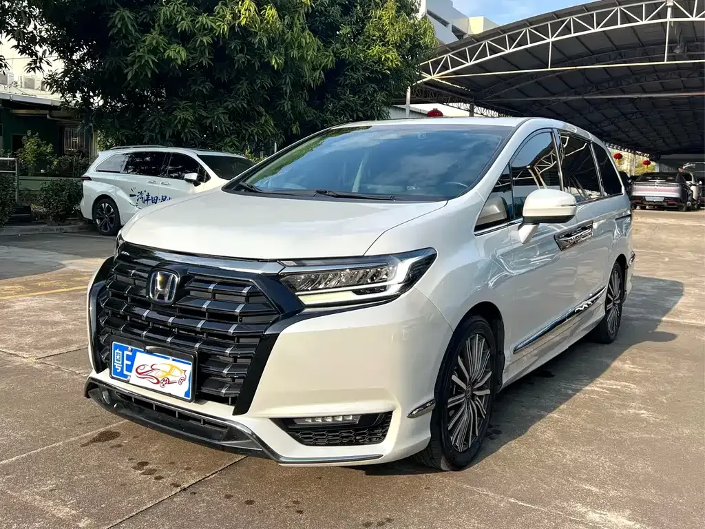 Honda Elysion — фото 1
