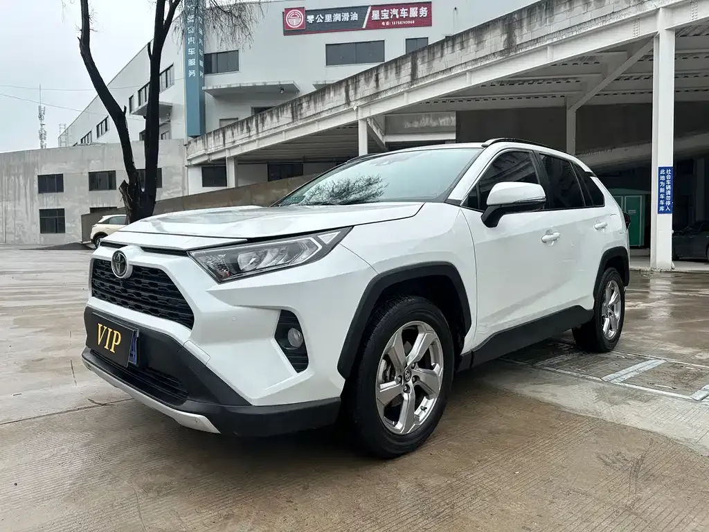Toyota RAV4 — фото 1
