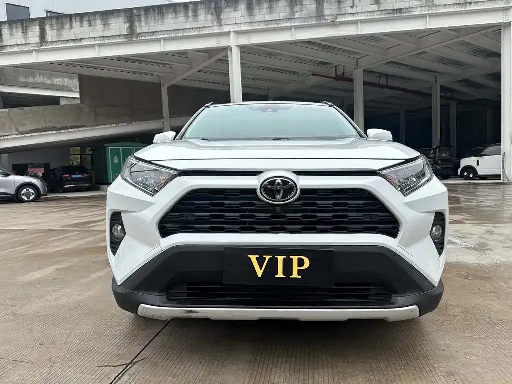 Toyota RAV4 — фото 8