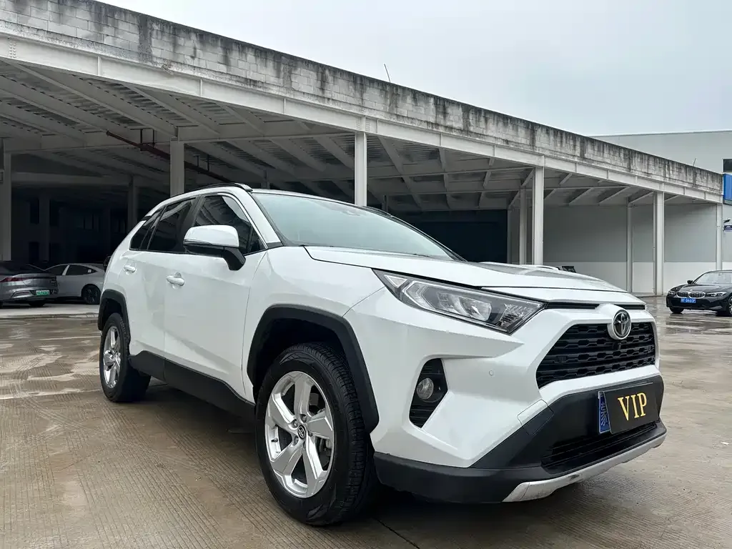 Toyota RAV4 — фото 5