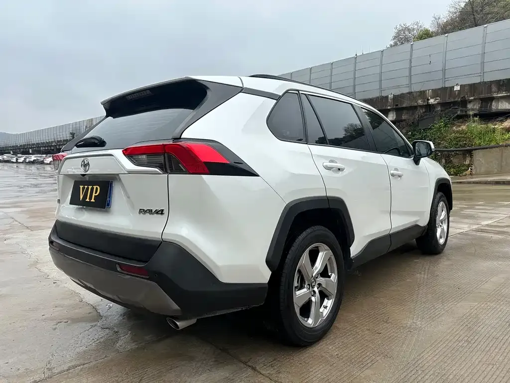 Toyota RAV4 — фото 6