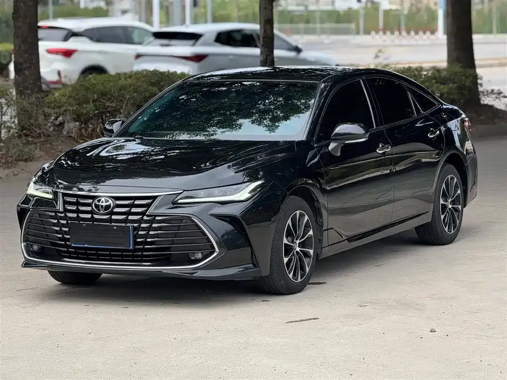 Toyota Avalon — фото 1