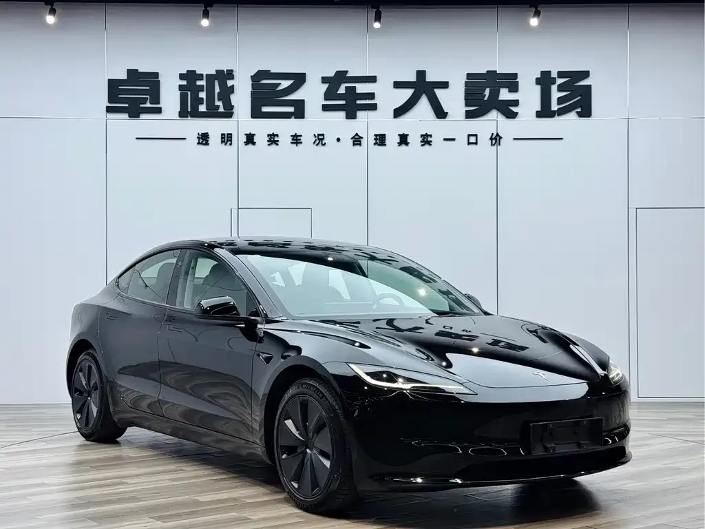 Tesla Model 3 — фото 1