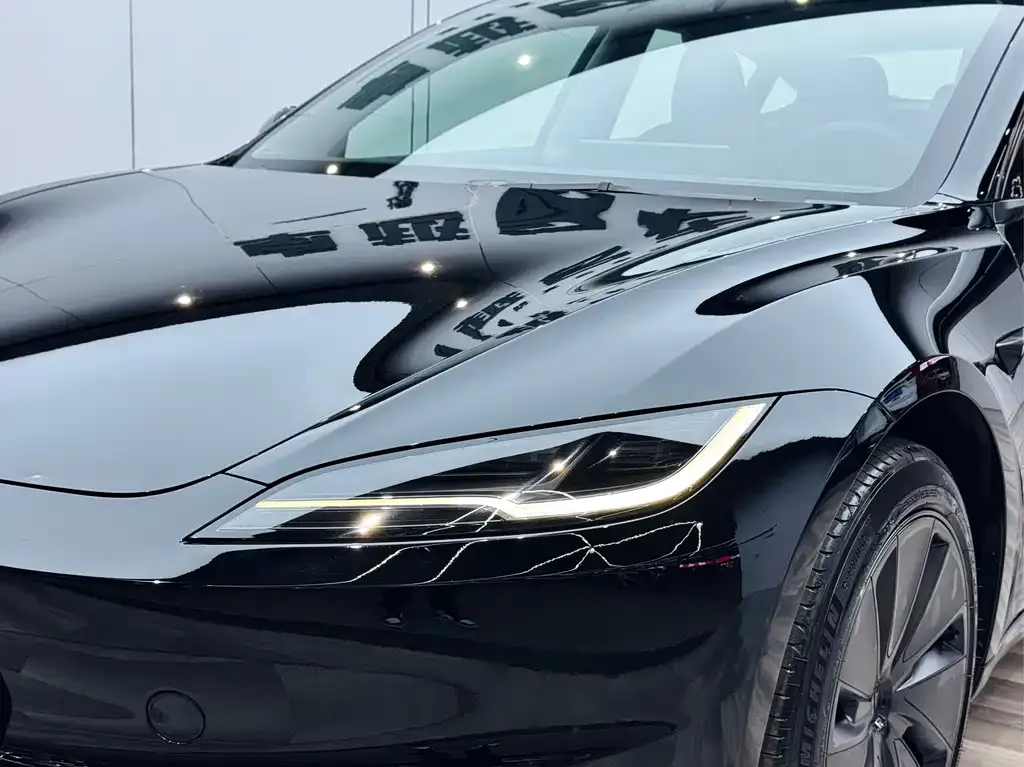Tesla Model 3 — фото 7