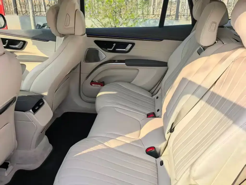 Mercedes-Benz EQS SUV — фото 6
