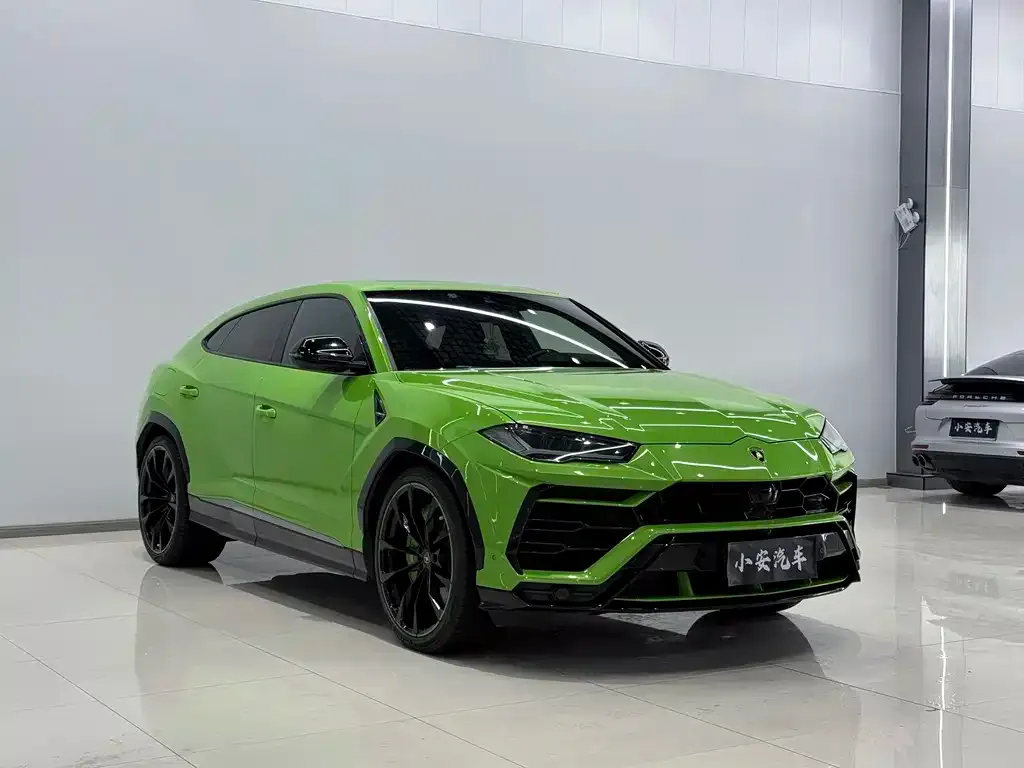 Lamborghini Urus — фото 1