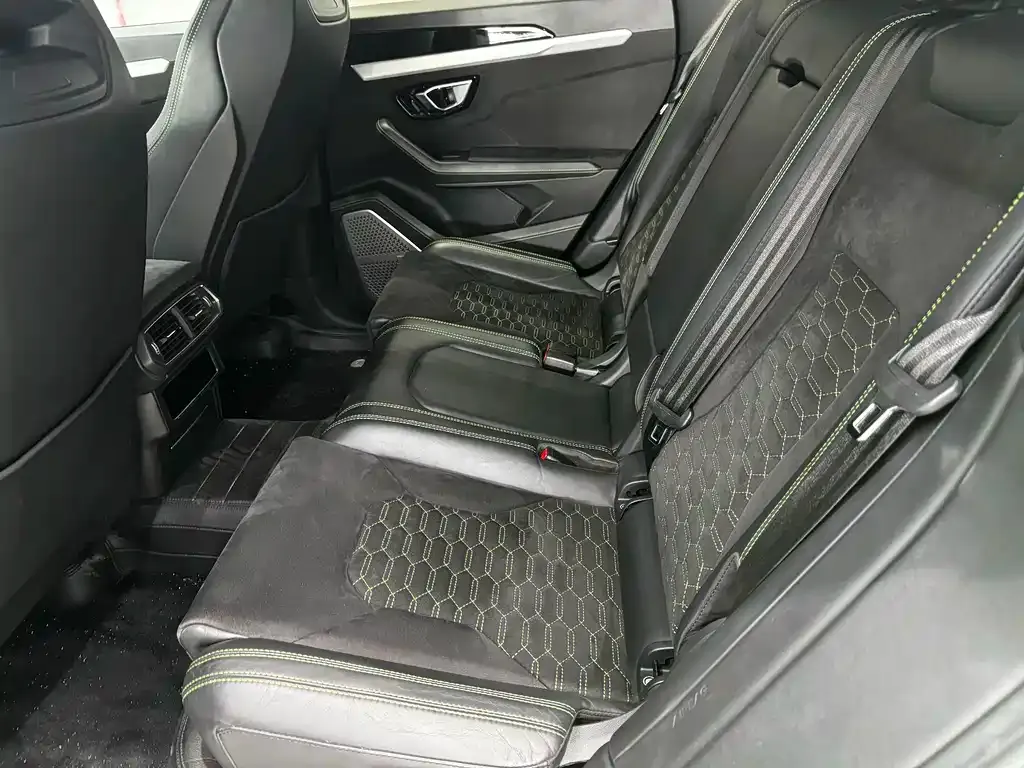 Lamborghini Urus — фото 10