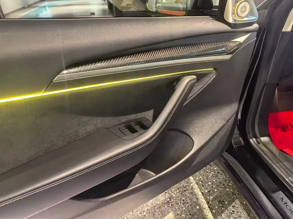 Tesla Model 3 — фото 10