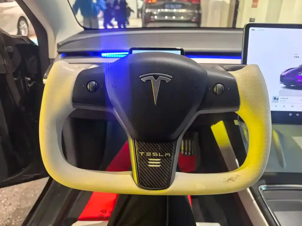 Tesla Model 3 — фото 3