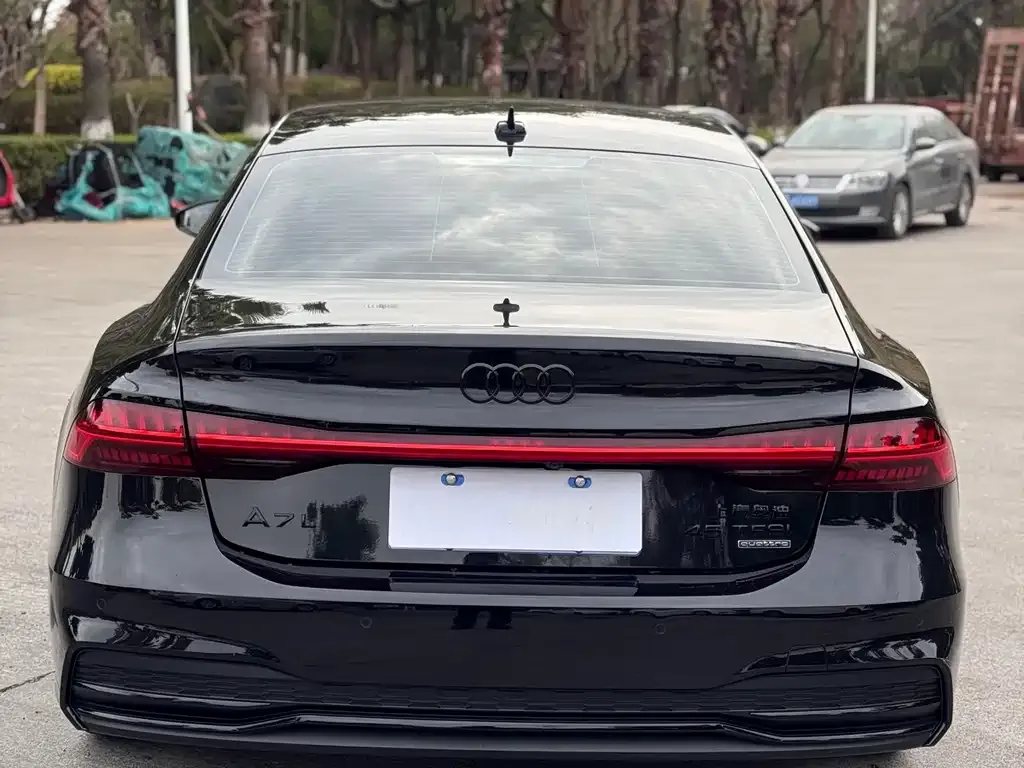 Audi A7L — фото 2