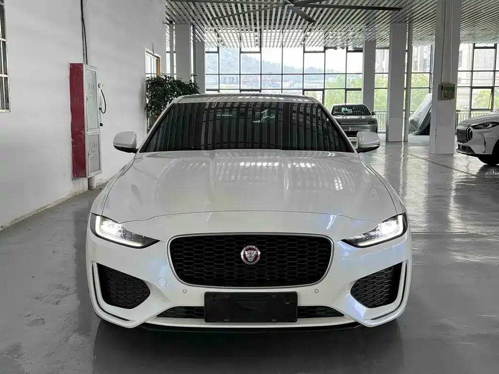 Jaguar XEL — фото 10