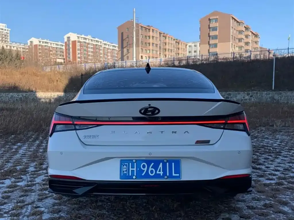 Hyundai Elantra — фото 4