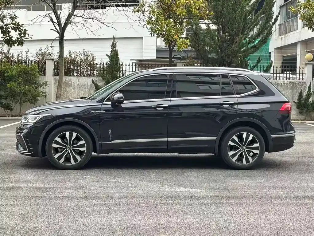 Volkswagen Tiguan L — фото 8