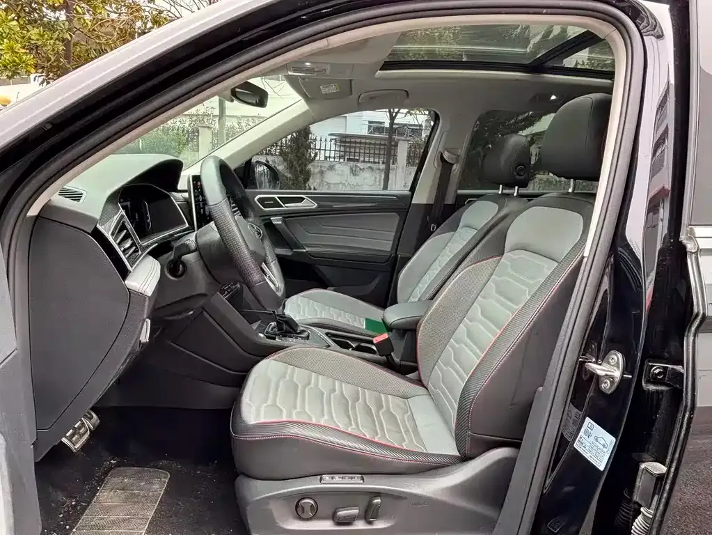 Volkswagen Tiguan L — фото 2