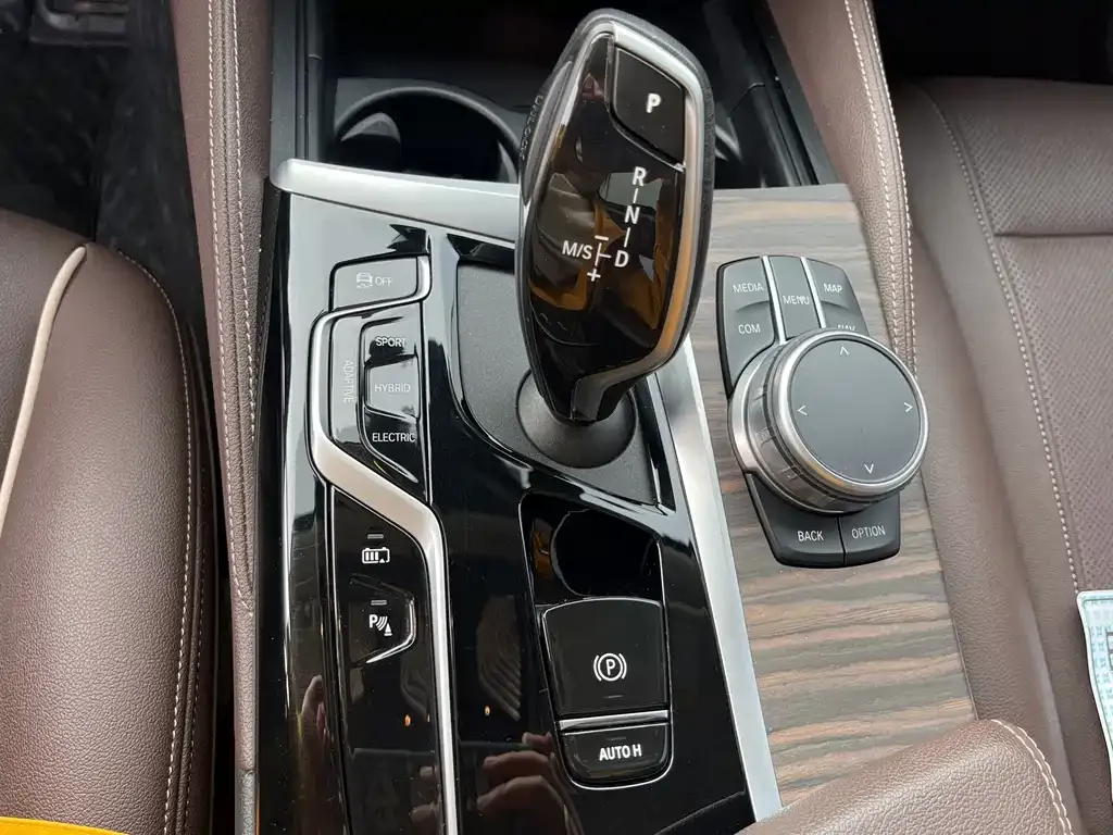 BMW 5 Series New Energy — фото 8