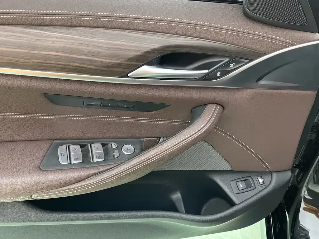 BMW 5 Series New Energy — фото 9