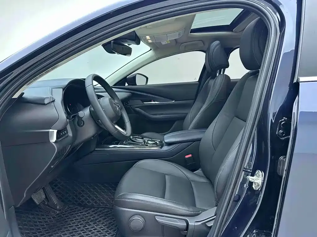 Mazda CX-30 — фото 10