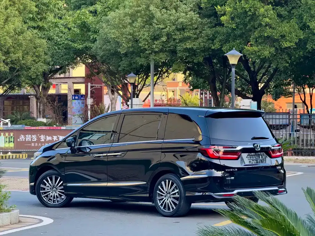 Honda Elysion — фото 8