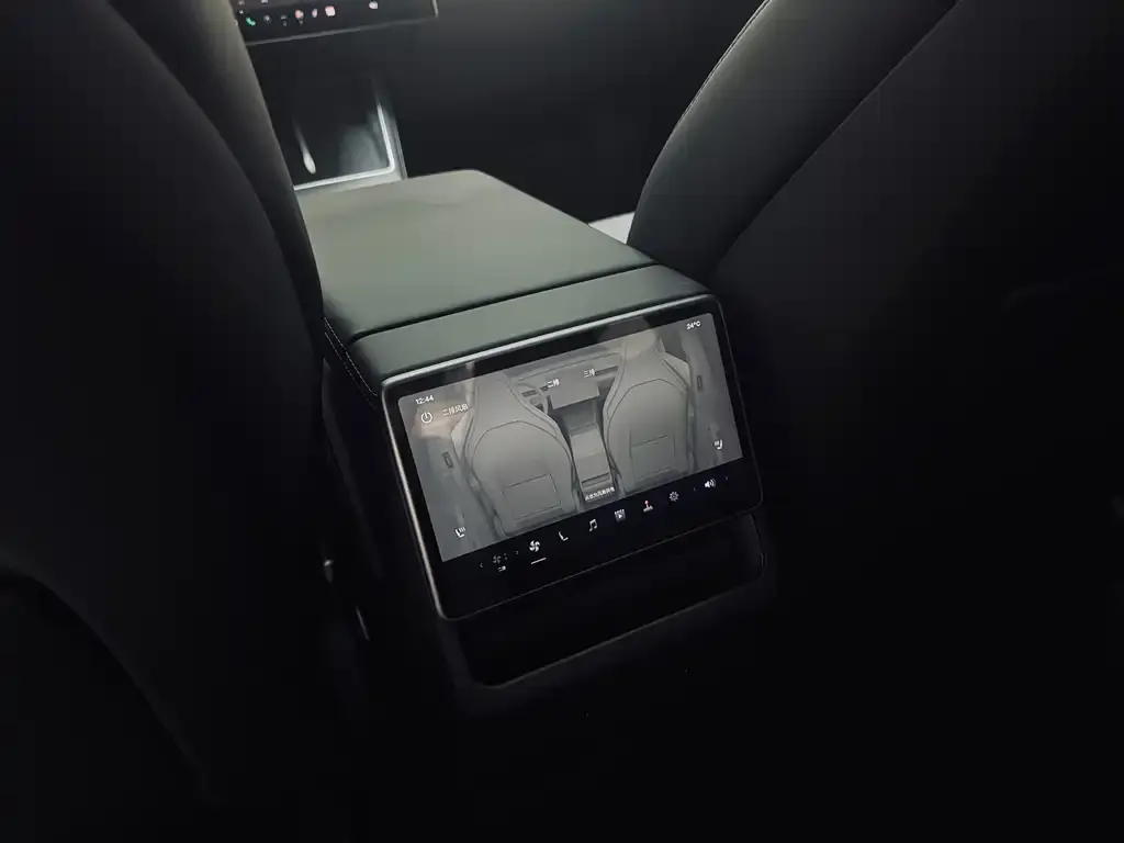 Tesla Model Y L — фото 3