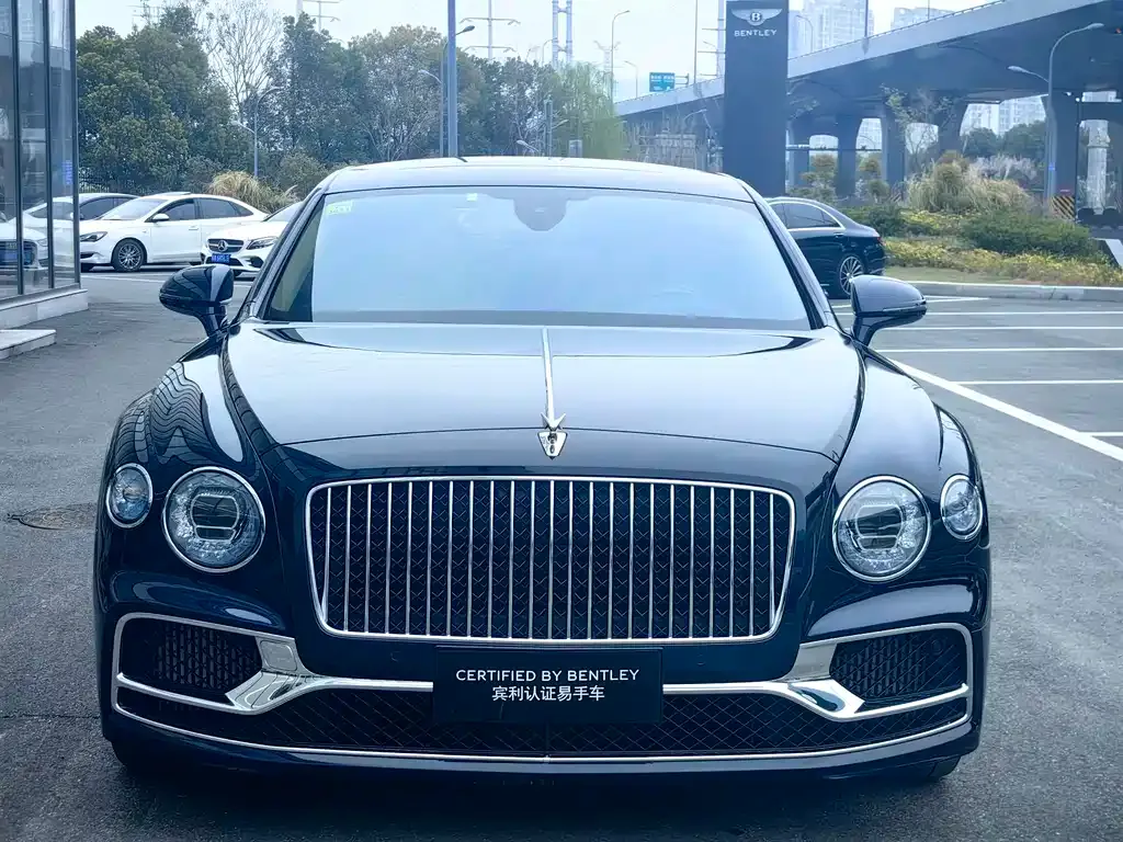 Bentley Flying Spur — фото 1