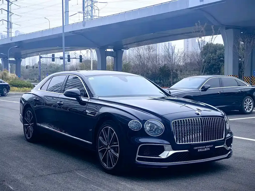 Bentley Flying Spur — фото 10