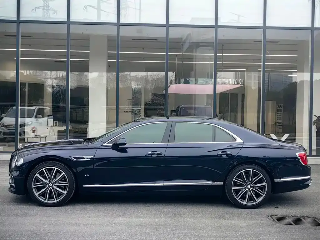 Bentley Flying Spur — фото 3