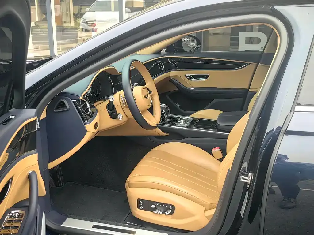 Bentley Flying Spur — фото 5