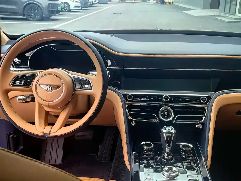 Bentley Flying Spur — фото 8