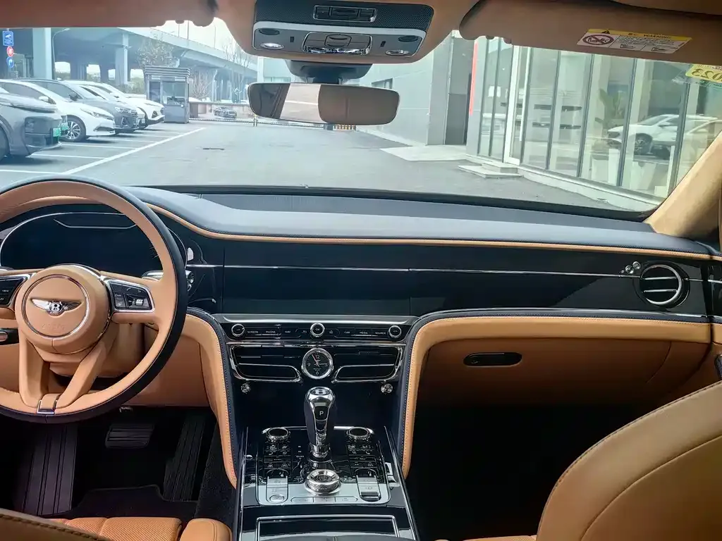 Bentley Flying Spur — фото 7